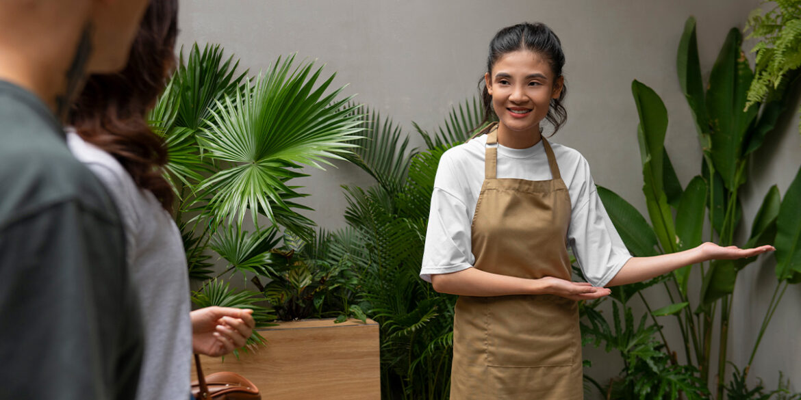 Mensagem de saudação para restaurantes - A imagem que ilustra o tema tem o fundo de um estabelecimento e aparecem um cliente e uma garçonete atendendo ele.