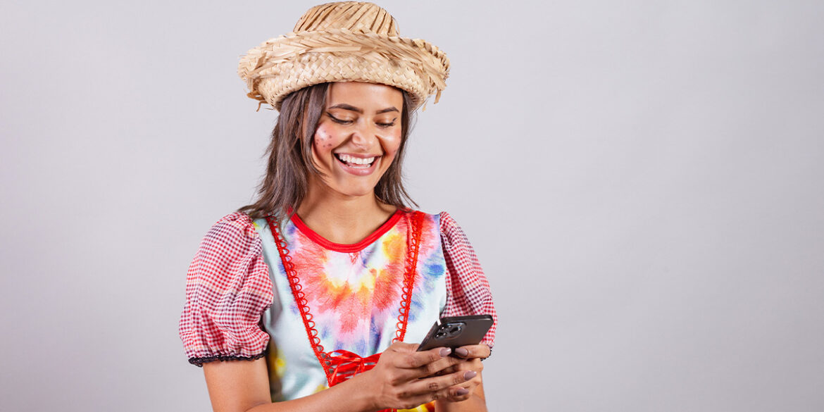 Menina vestida de matuta para festa de são joão
